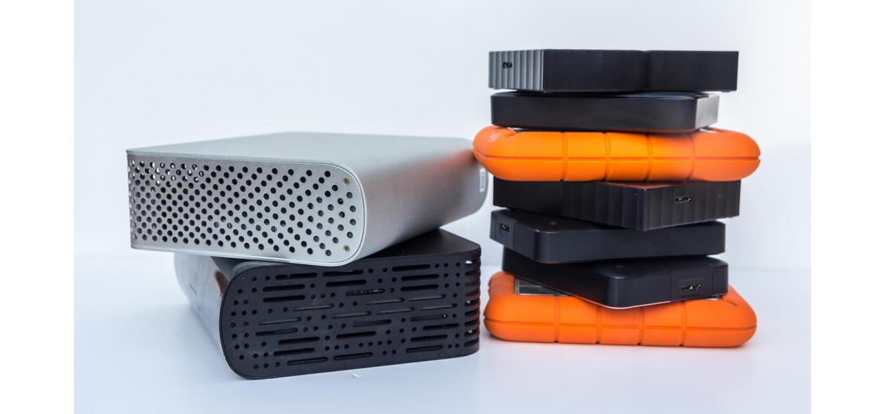 Accesorii pentru hard disk extern pentru productia de muzica si crearea beaturilor.