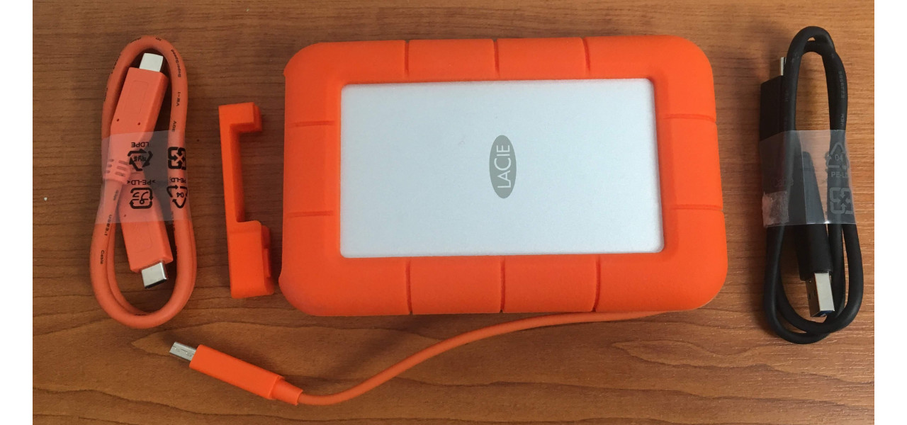 Accesorii pentru hard disk extern pentru fotografi si videografi.