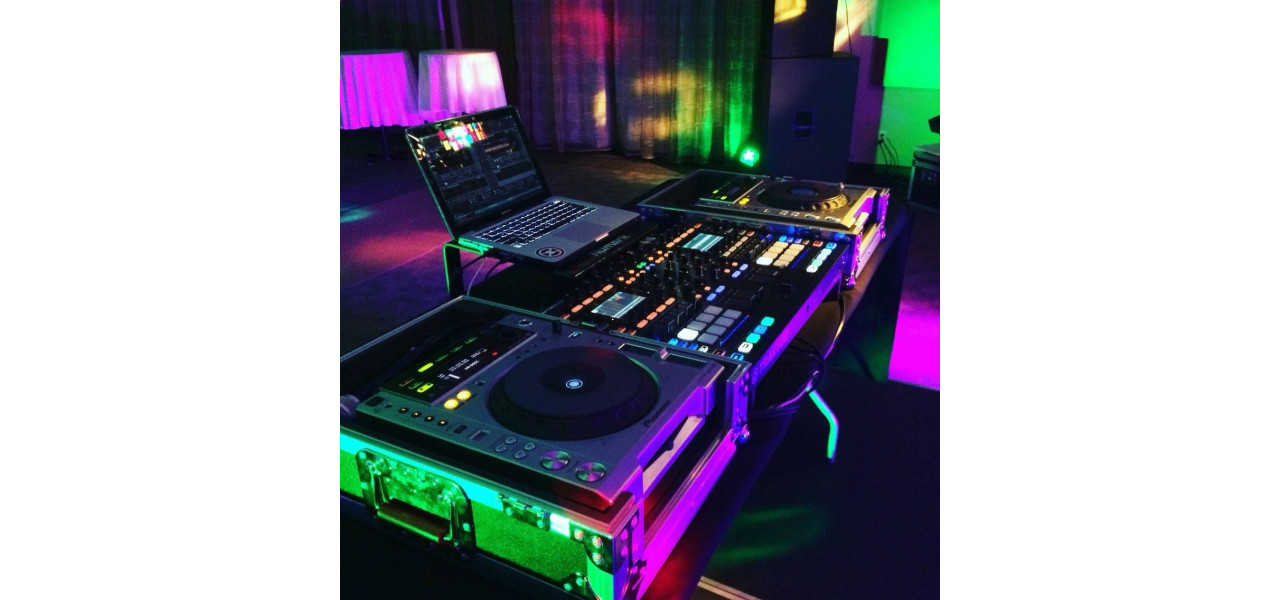 Gaseste-ti groove-ul cu configuratia perfecta a echipamentului DJ.