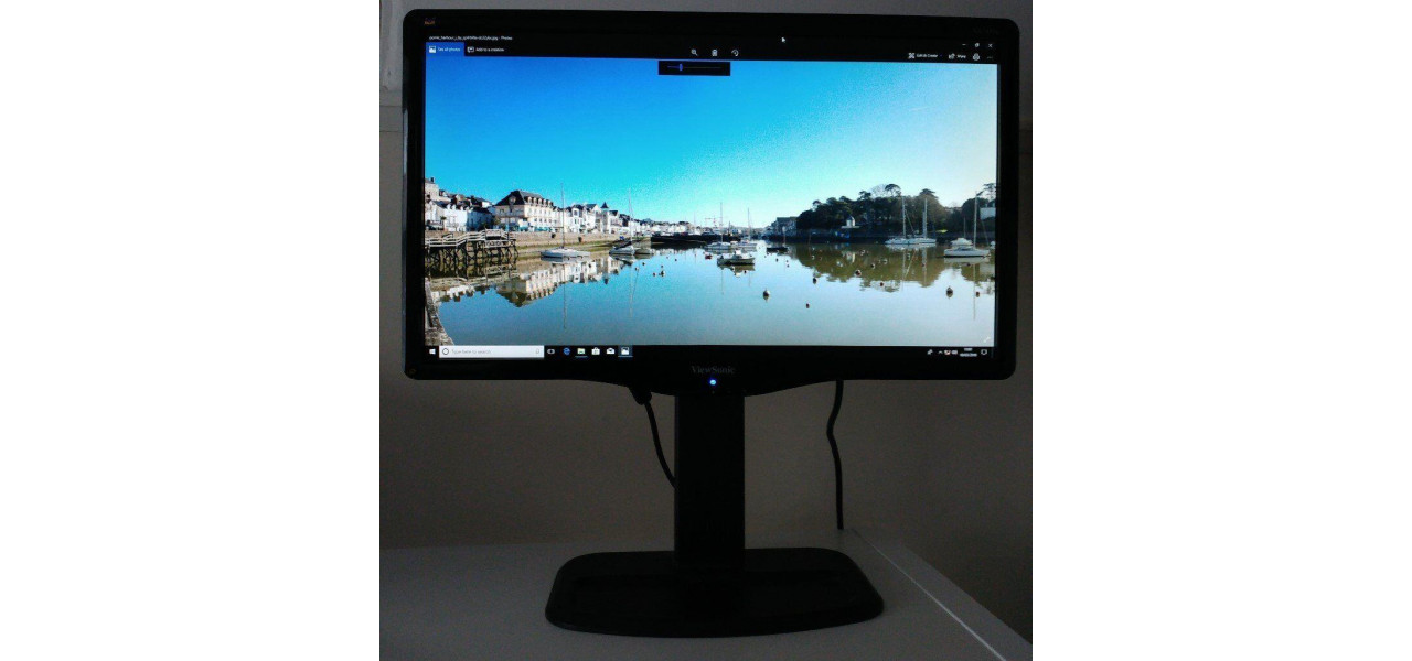 Gasiti-va monitoarele ViewSonic potrivite perfecte cu suporturi reglabile.