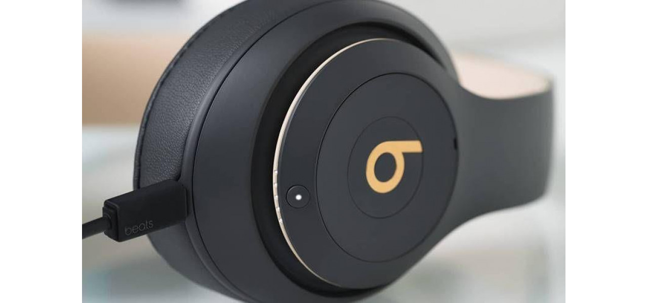 Creste-ti abilitatile de joc cu castile Apple Casti si localizarea audio de precizie.