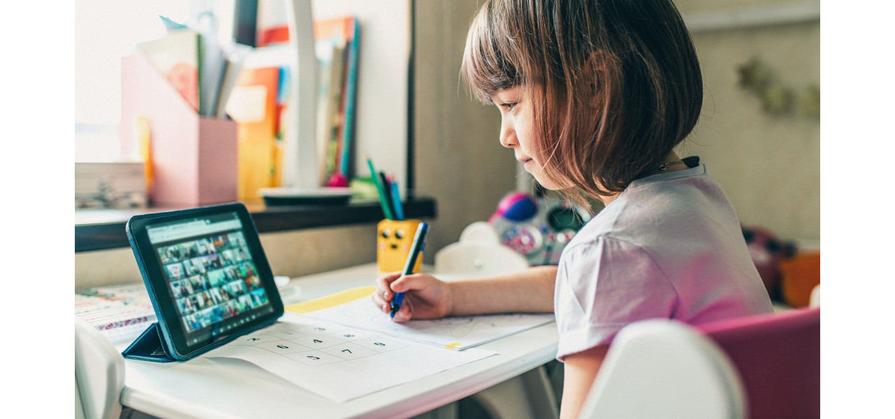 De la clasa la tablete acasa pentru invatare la distanta si educatie virtuala.