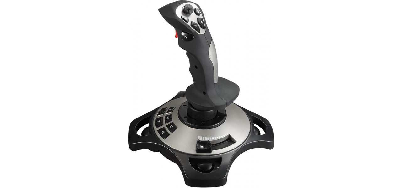 De la joystick la controler: adaptarea dispozitivelor de intrare pentru jocuri.