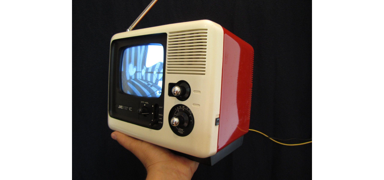 De la retro la modern: Transformarea TV JVC.