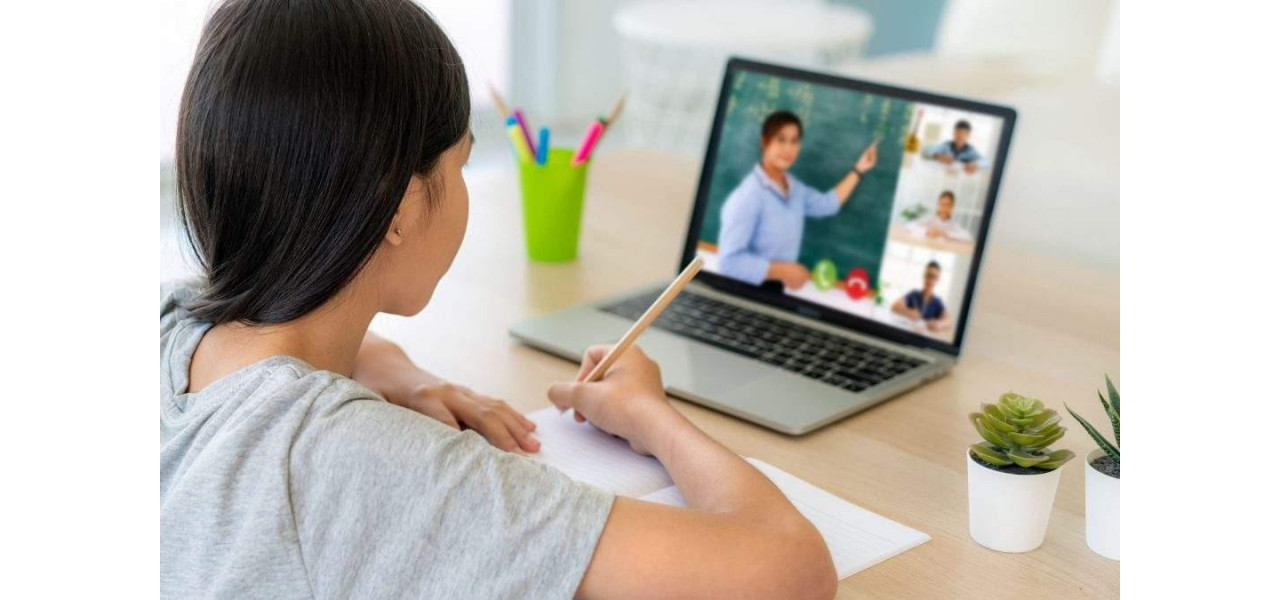 Laptopurile Fujitsu: cheia succesului in era invatarii la distanta.