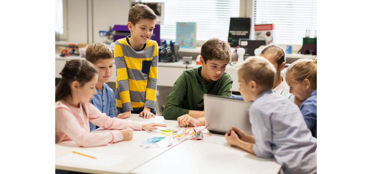 Cum revolutioneaza laptopurile Microsoft experienta in clasa.