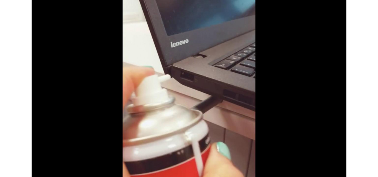 Cum sa curatati si sa intretineti incarcatorul pentru laptop.