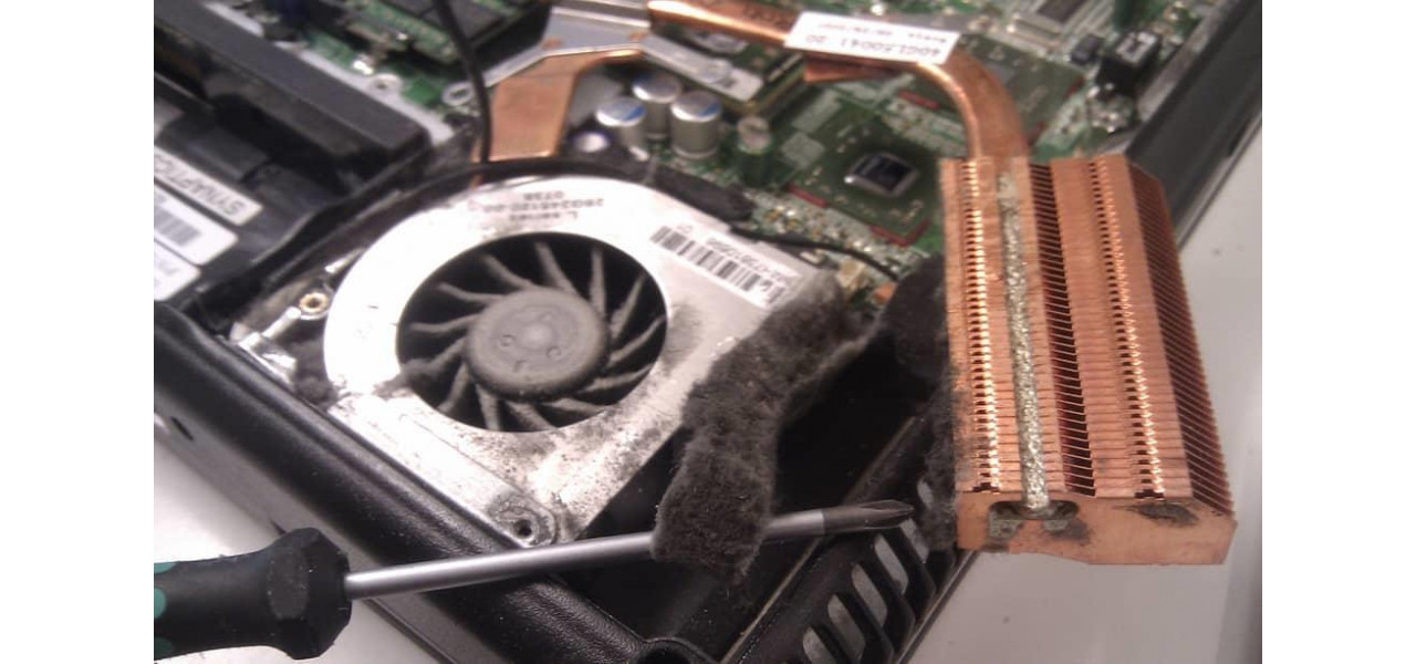 Cum sa minimizati problemele de disipare a caldurii cu incarcatorul pentru laptop Apple.