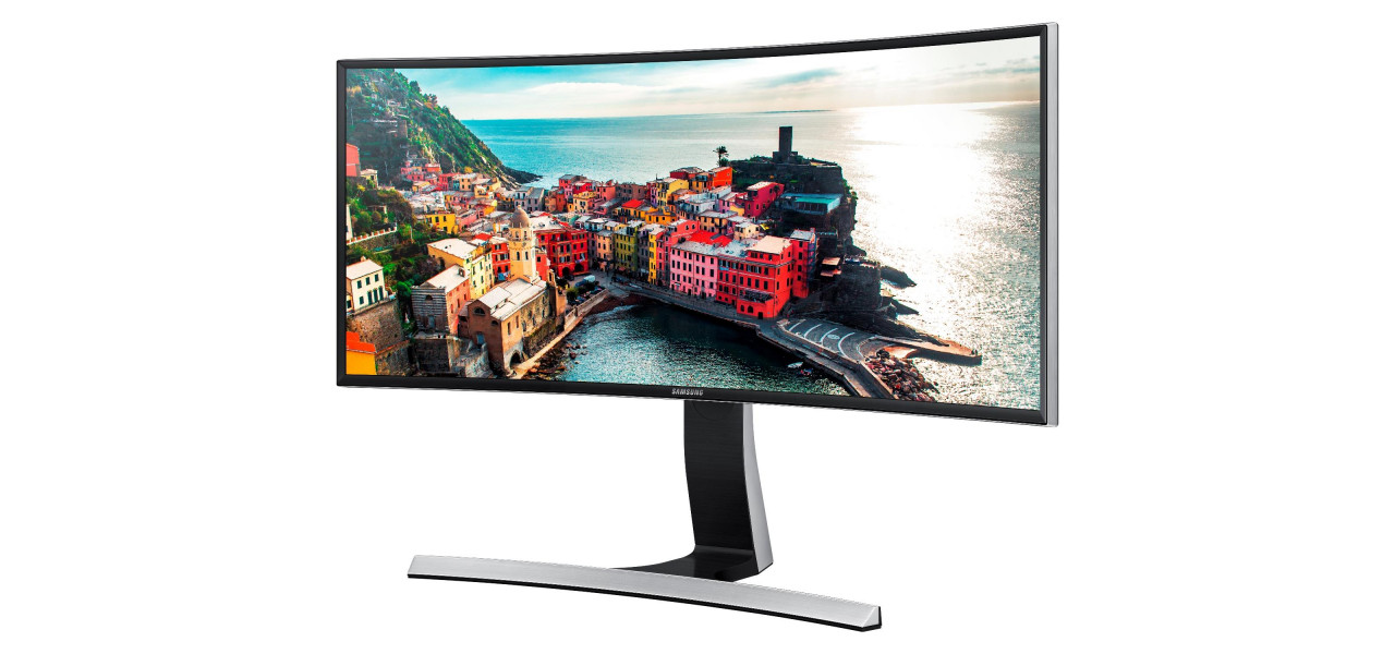 Divertisment captivant cu monitoare Samsung cu ecrane curbate ultra-late.