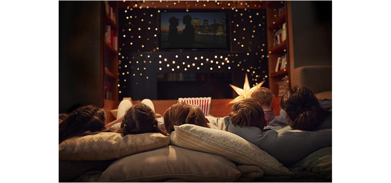Nopti de film captivante acasa: Experimentati magia cu Philips.