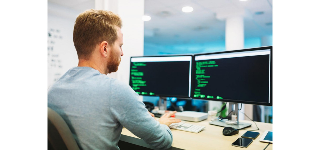 Imbunatatiti-va abilitatile de programare cu monitoare Fujitsu.