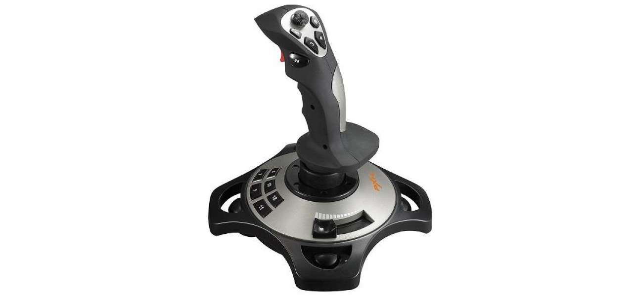 Controlere cu joystick si design de joc care modeleaza experiente interactive.