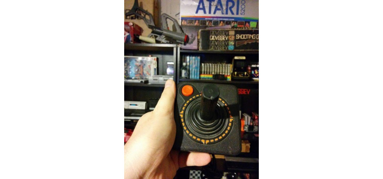 Controlere cu joystick si jocuri de simulare istorice: retrairea trecutului.