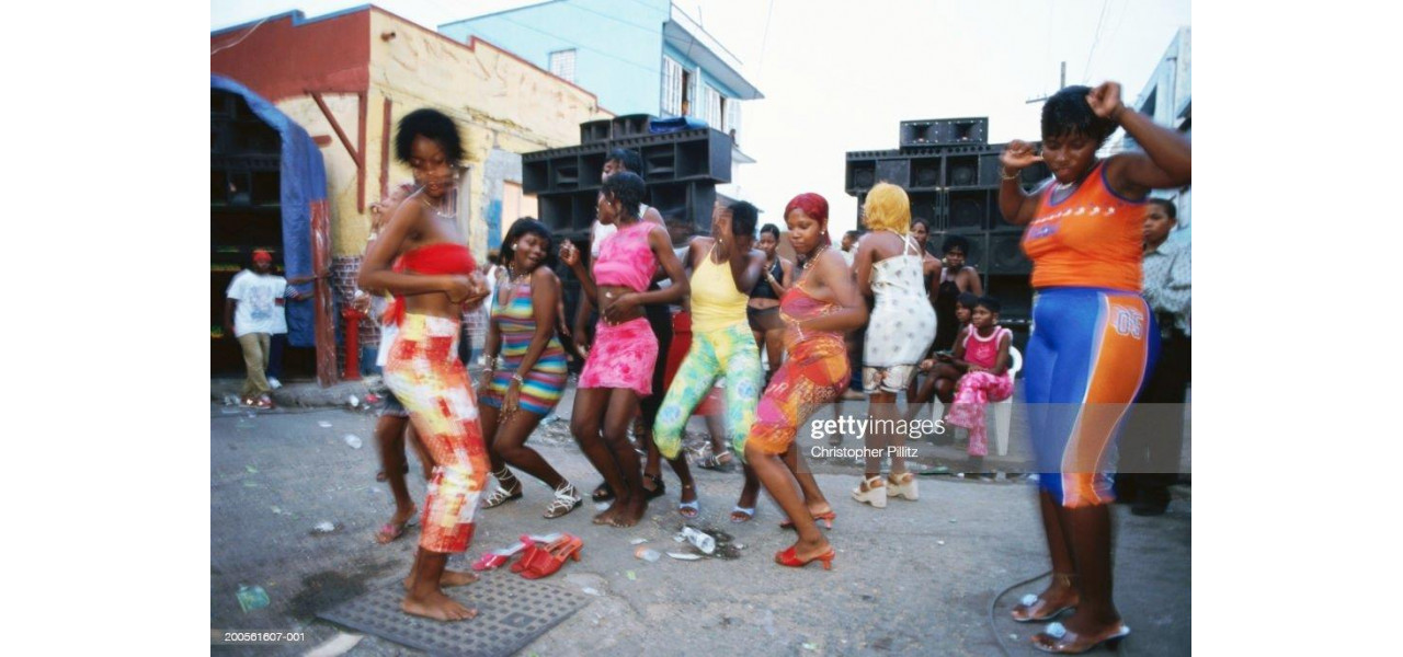 Petreceri culturale pe strada Kingston Dans la Parada de Ziua Eroilor Nationali.