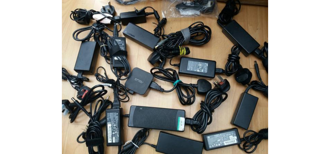 Incarcatoare pentru laptop pentru muzicieni, energizand creativitatea melodica.