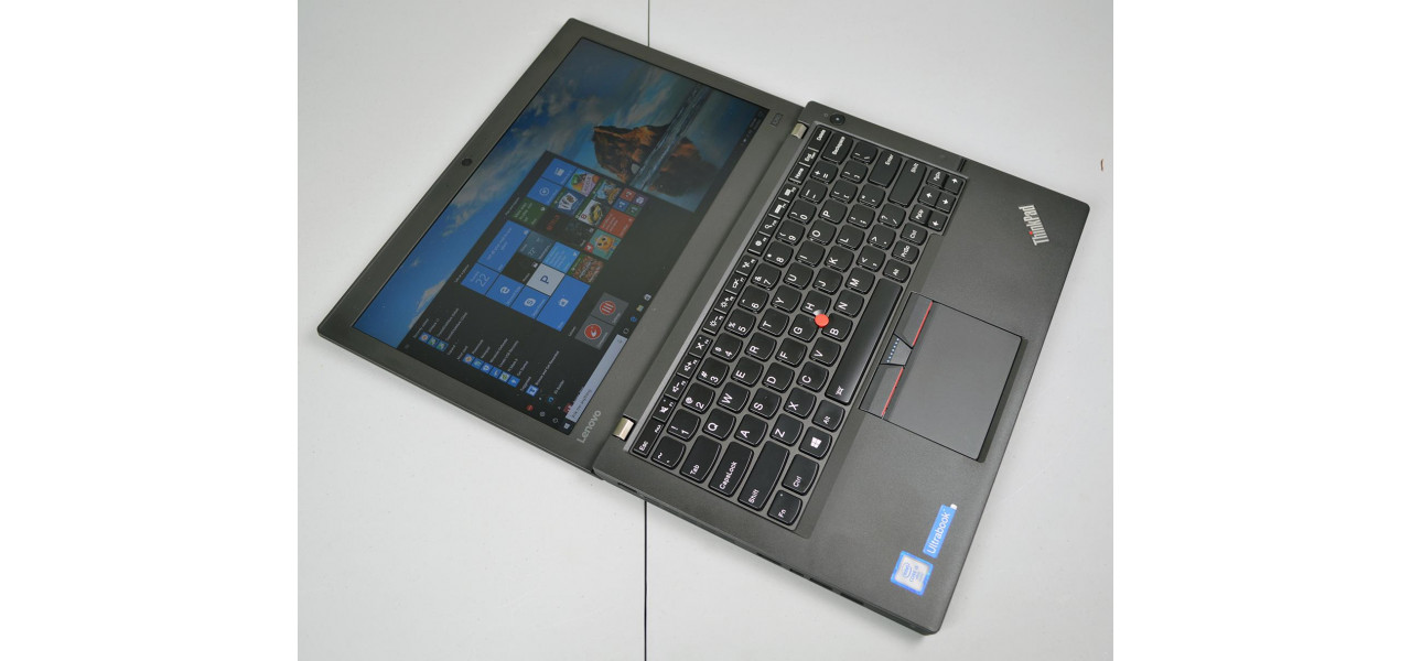 Lenovo ThinkPad X260: Design compact pentru o portabilitate de neegalat.