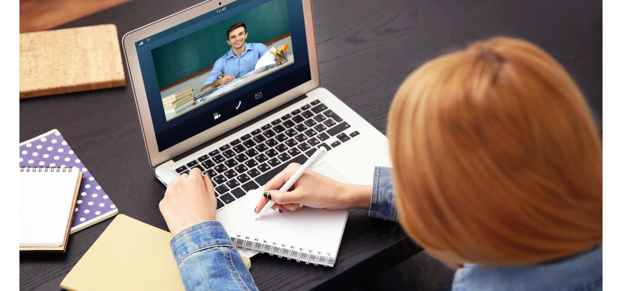 Utilizarea camerelor web pentru un tutorat online eficient.