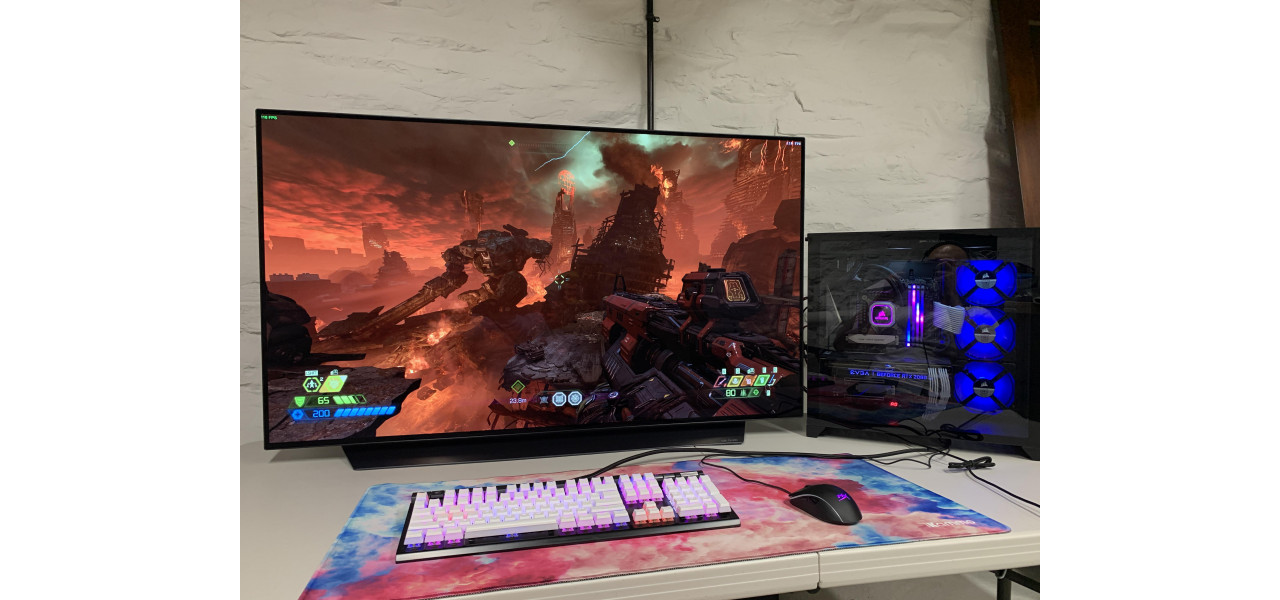 LG 48-inch OLED: Dimensiunea perfecta pentru jocuri si filme.