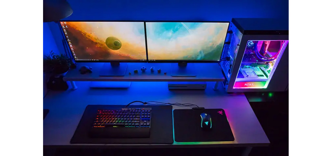 Monitoare LG: Perfecte pentru setarile cu doua monitoare.