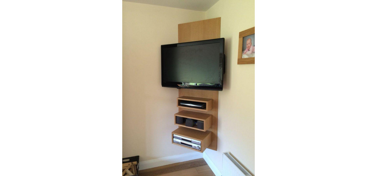 Profitati la maximum de spatiul dvs. cu un suport TV de colt.