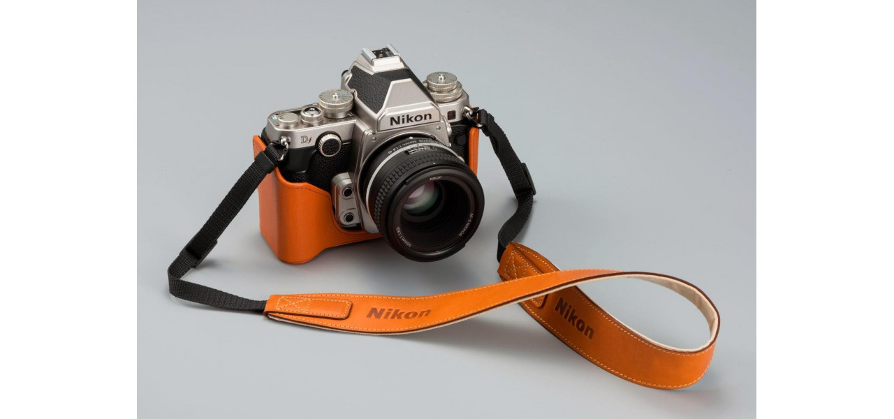 Camere retro NIKON care combina designul clasic cu tehnologia moderna.