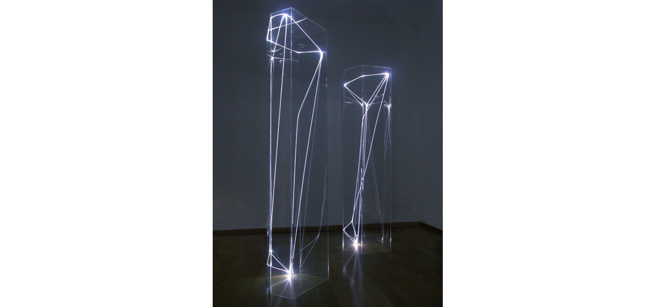Optica in arta: cum lumina modeleaza creativitatea.