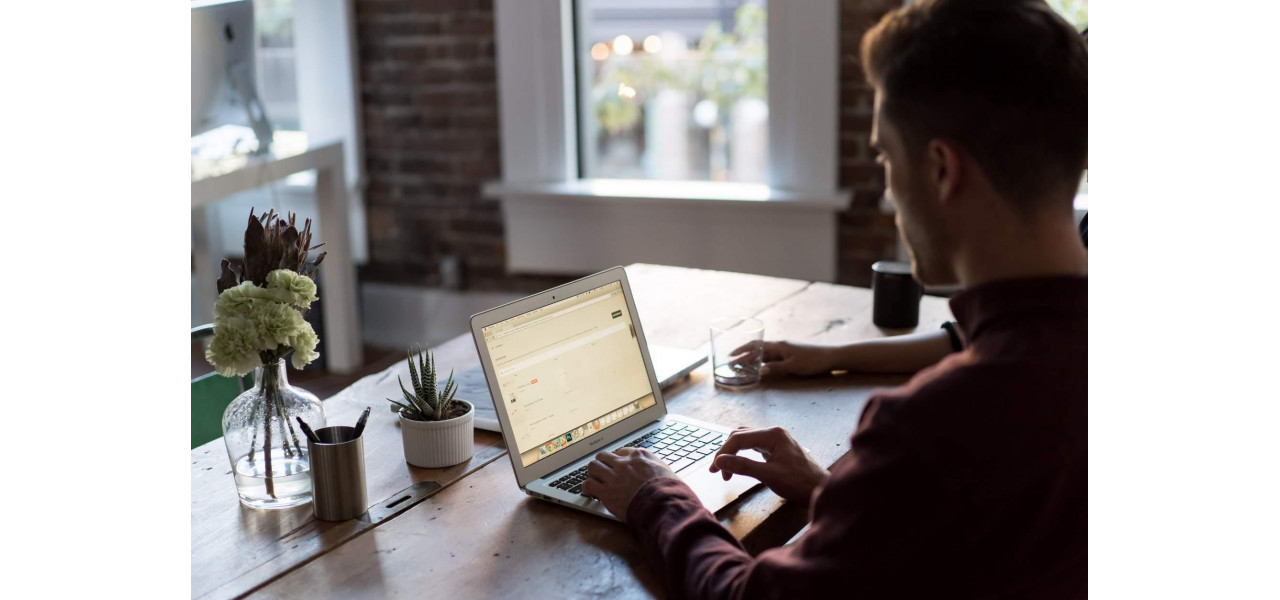 Reinventarea laptopurilor de afaceri care conduc la transformare.