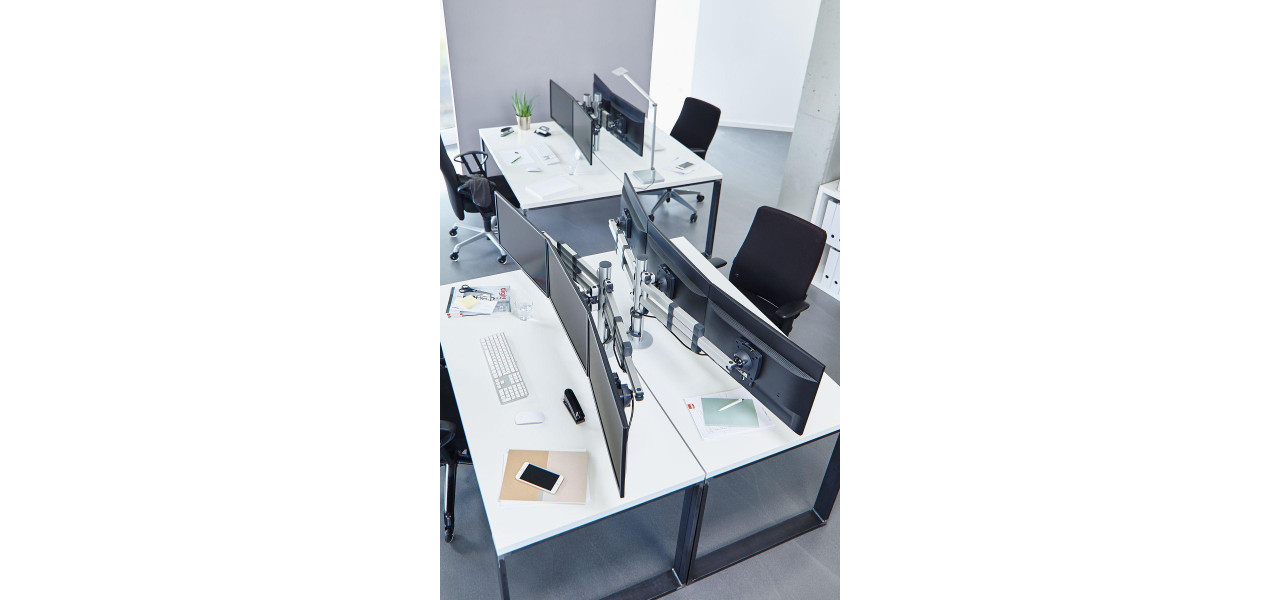 Simplificati-va fluxul de lucru cu un brat pentru monitor pentru o ergonomie imbunatatita a statiei de lucru.