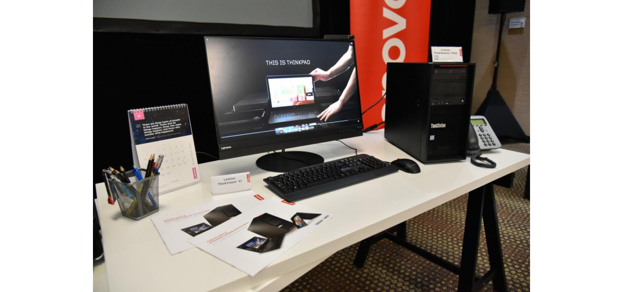 Simplificati-va statia de lucru cu computerele Lenovo: eficienta si ergonomie.
