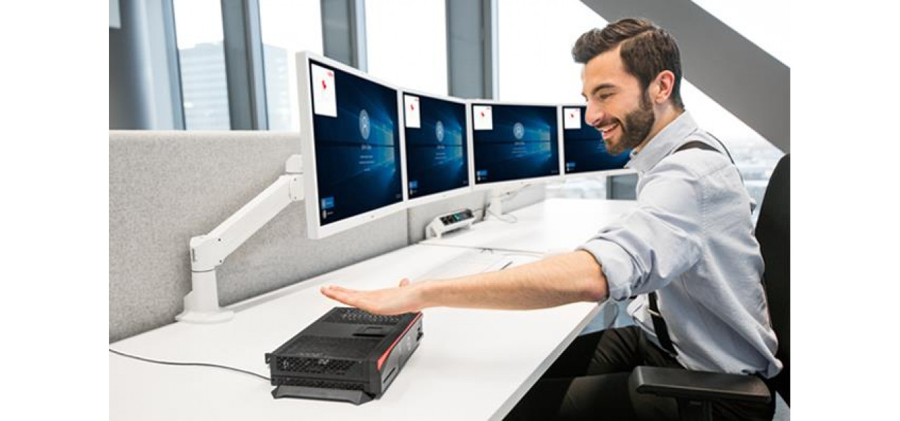 Ramaneti conectat cu monitoarele Fujitsu colaborative.