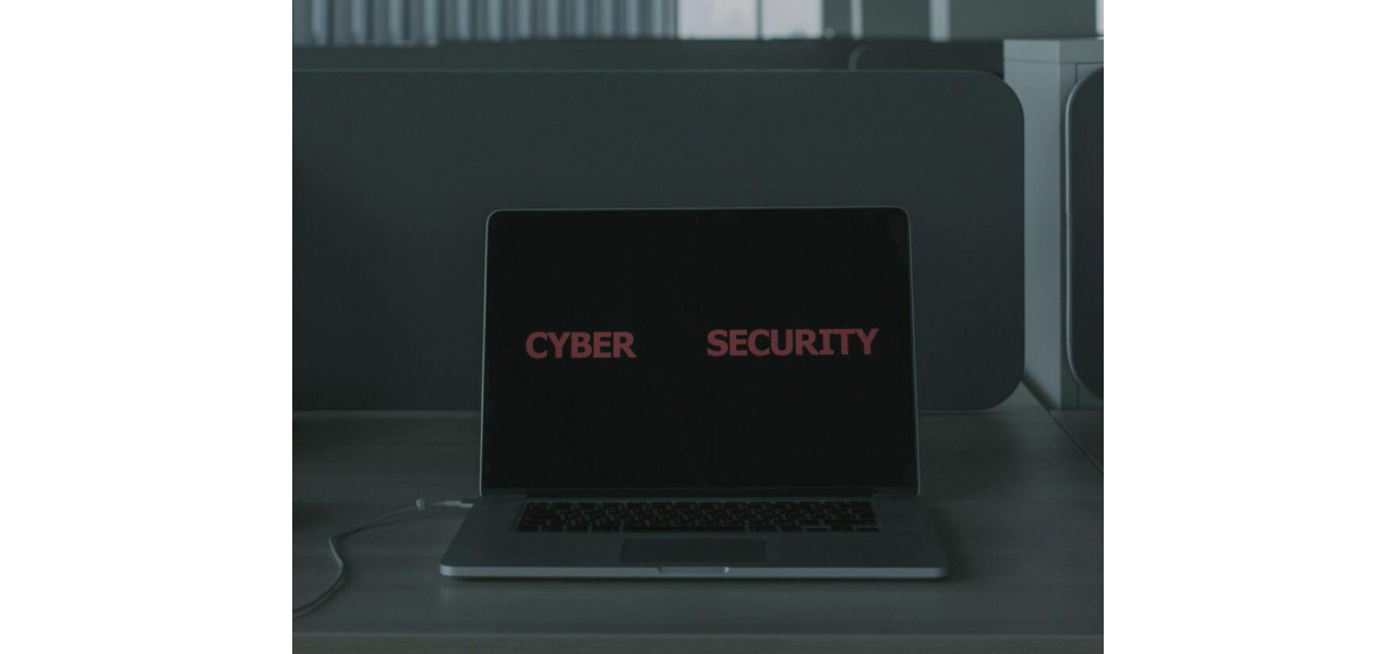 Consolidarea securitatii cibernetice: rolul laptopurilor cu afisare.