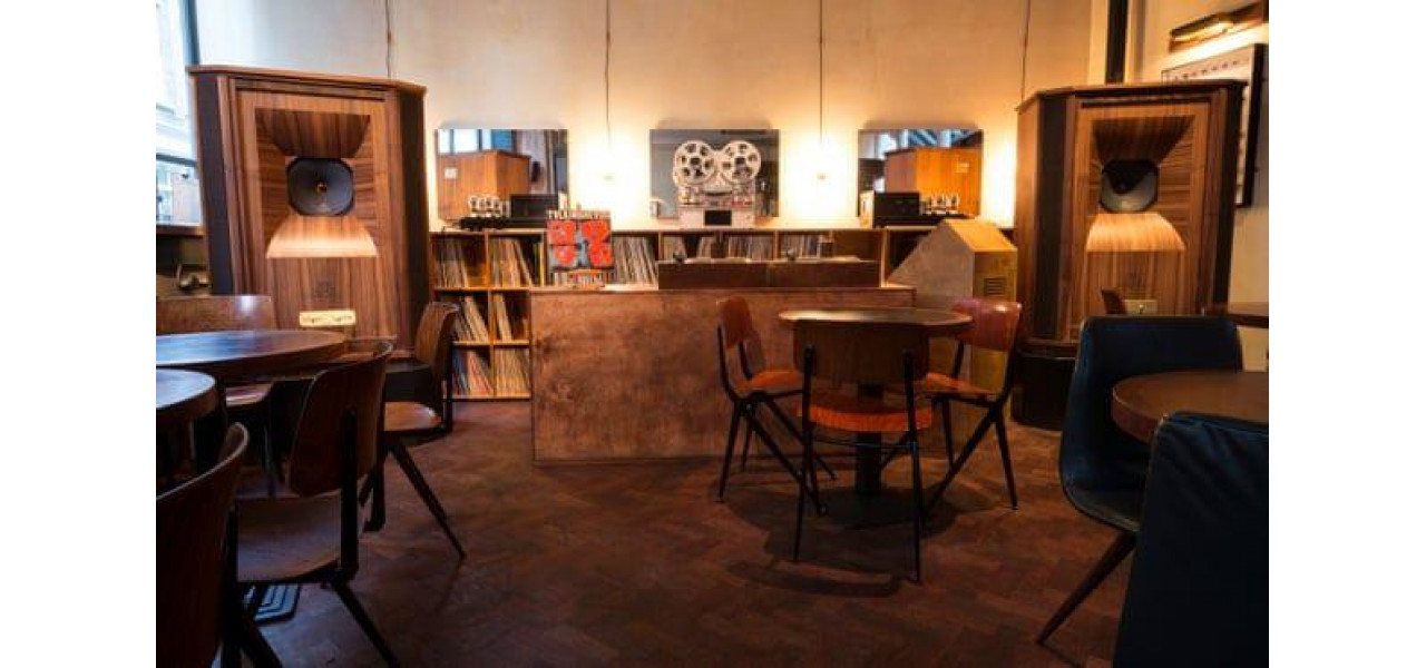 Subwoofere si restaurante tematice: crearea de atmosfere cu elemente sonore integrate.