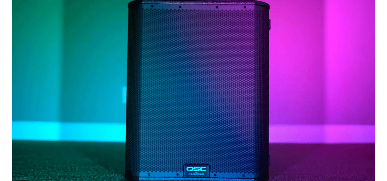 Subwoofer-uri pentru spectacole live de DJ, energizand multimea cu un bas zguduitor in piept.