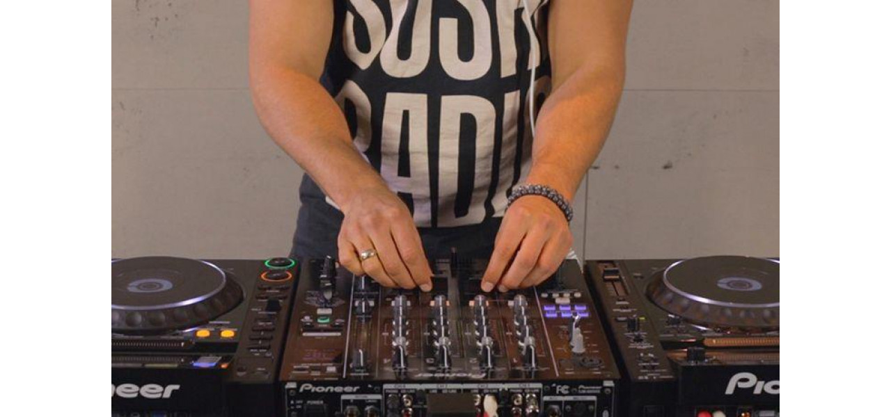 Du-ti abilitatile de DJ la noi culmi cu echipamente de ultima generatie.