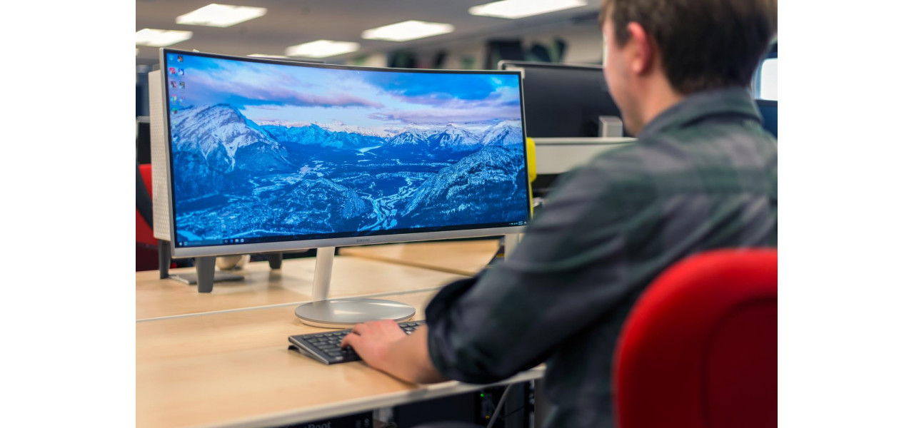 Avantajele monitoarelor ultrawide pentru artisti si animatori digitali.