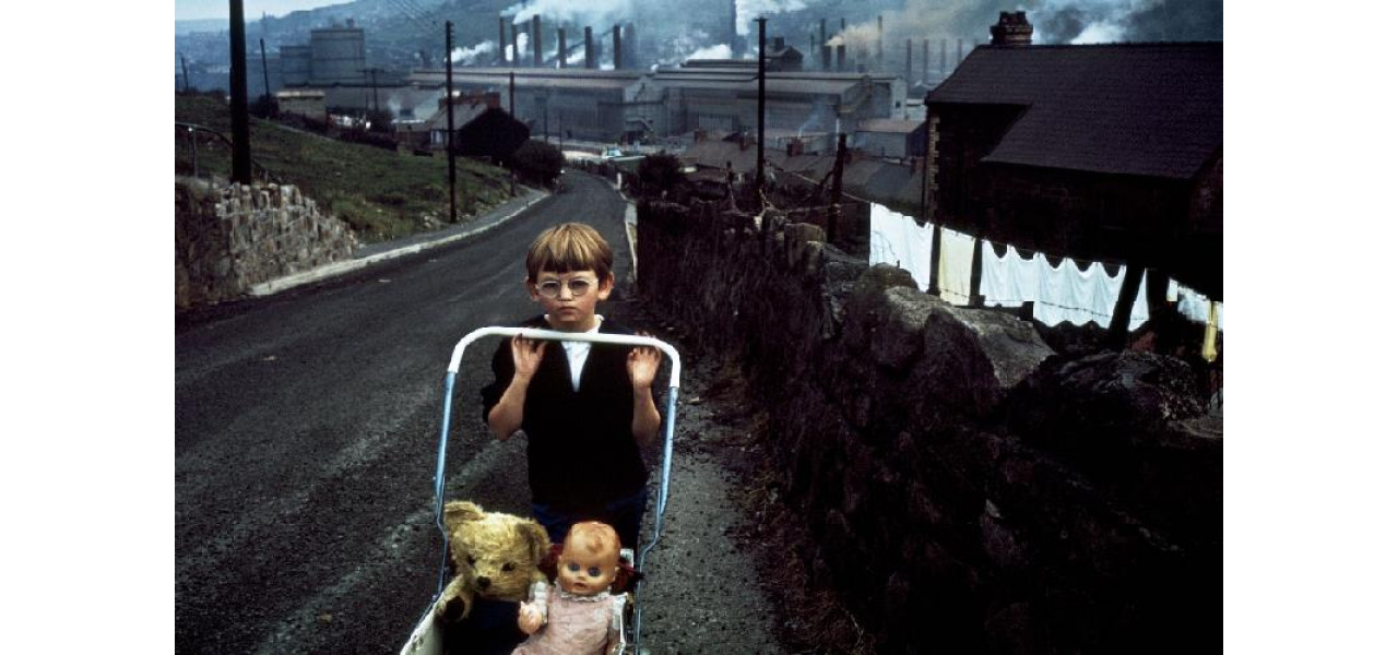 Arta fotografierii de strada: surprinderea momentelor in peisaje urbane.