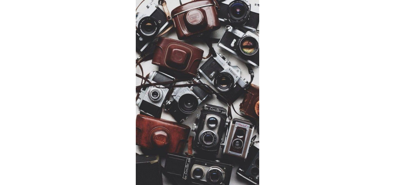 Frumusetea fotografiei retro: accesorii esentiale pentru iubitorii de aparate foto vintage.