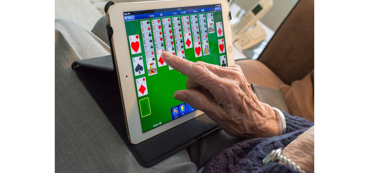 Beneficiile tabletelor Apple pentru varstnici.