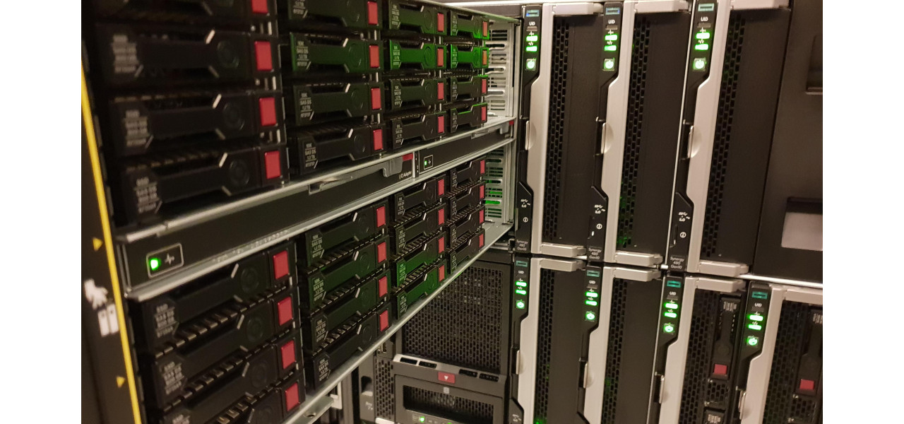 Beneficiile alegerii controlerelor HP Smart Array pentru o gestionare eficienta a stocarii.