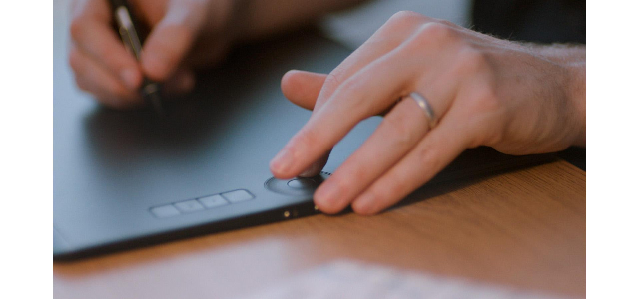 Beneficiile tastelor expres in tabletele grafice: personalizarea fluxului de lucru pentru eficienta.
