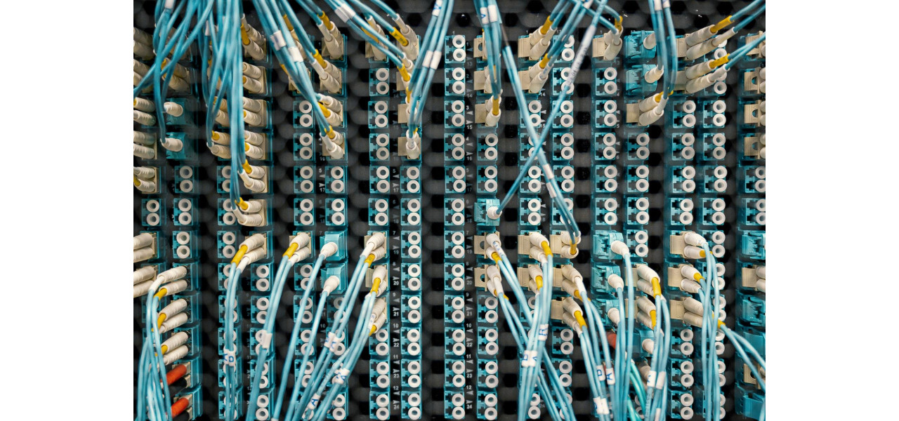 Beneficiile cablurilor video cu fibra optica pentru sisteme de securitate.