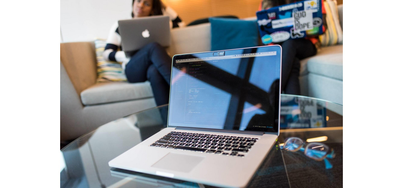 Beneficiile laptopurilor ultraportabile pentru freelanceri.