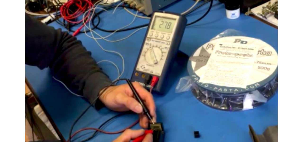 Beneficiile utilizarii filamentului PLA conductiv electric in prototipurile electronice.