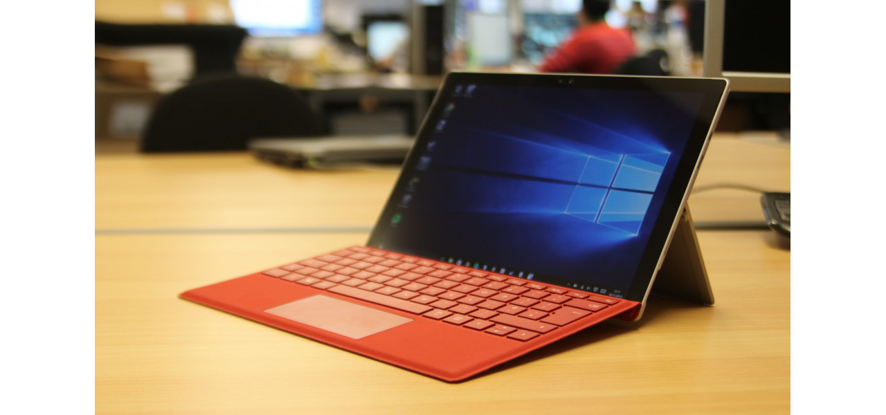 Cele mai bune laptopuri Microsoft Surface pentru studenti si profesionisti.