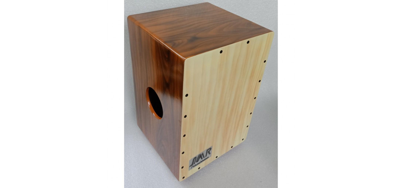 Lumea dinamica a cajonului: valorificarea ritmului cu o cutie.