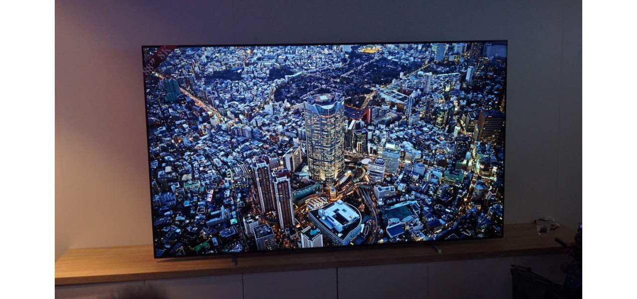 Viitorul este aici: televizoarele Philips 8K UHD HDR in actiune.