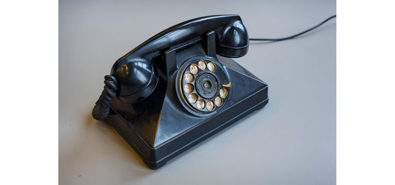 Impactul telefoanelor fixe asupra sondajelor politice.