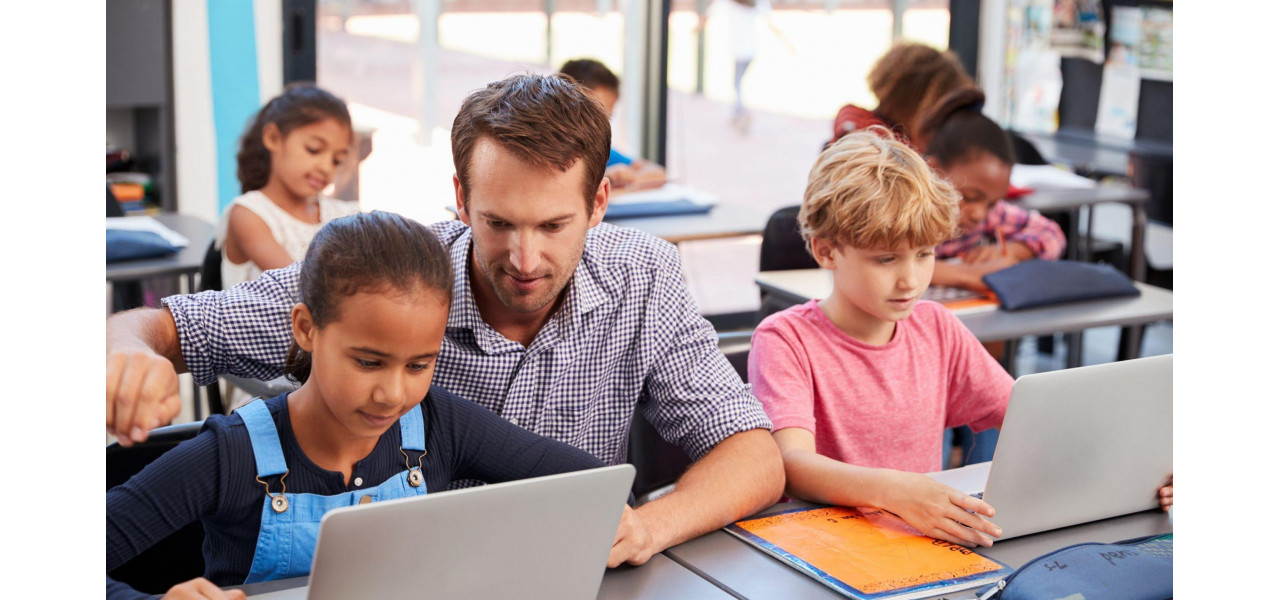 Impactul laptopurilor asupra accesului la educatie, dand putere cursantilor din intreaga lume.