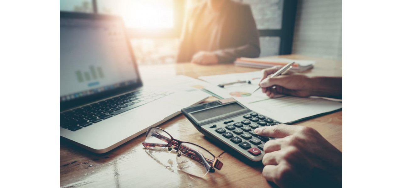 Impactul laptopurilor asupra tehnologiei financiare, revolutionand industria.