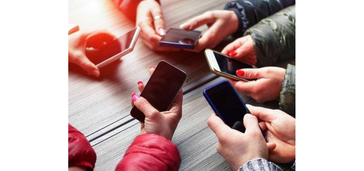 Impactul dispozitivelor mobile asupra industriei de vanzare cu amanuntul: cumparaturile in palma mainii tale.